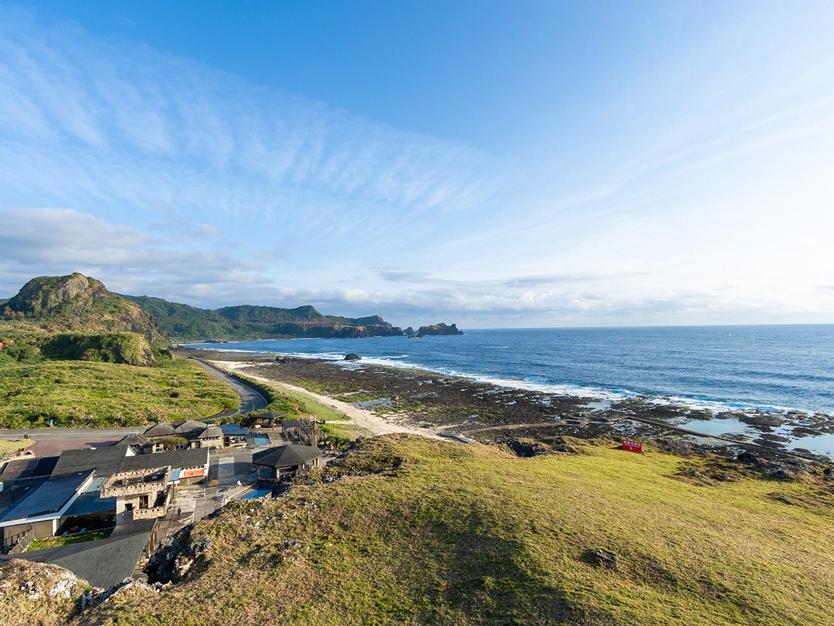 俯瞰綠島朝日溫泉與海岸